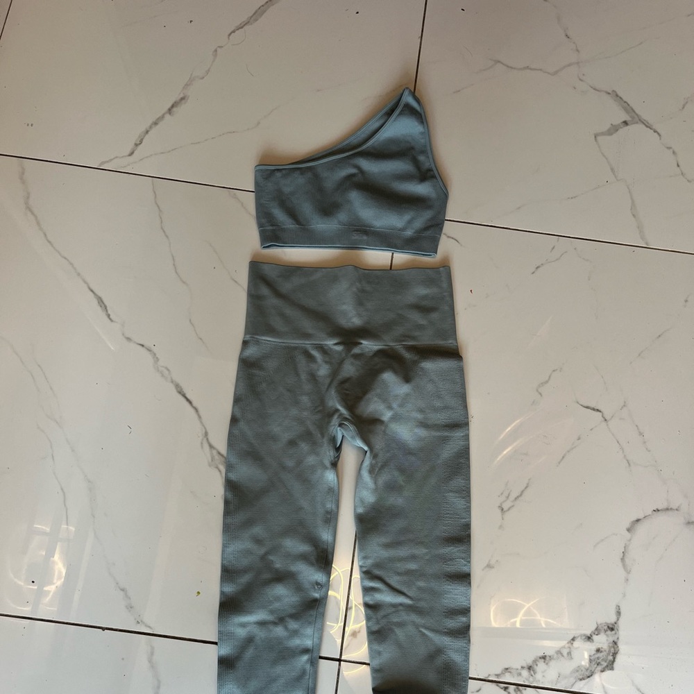 Set active set. Sculptflex in colour rain